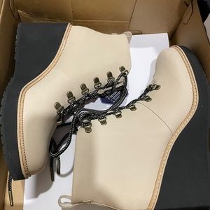 Women’s Toms Water Resistant Leather boots Size 10